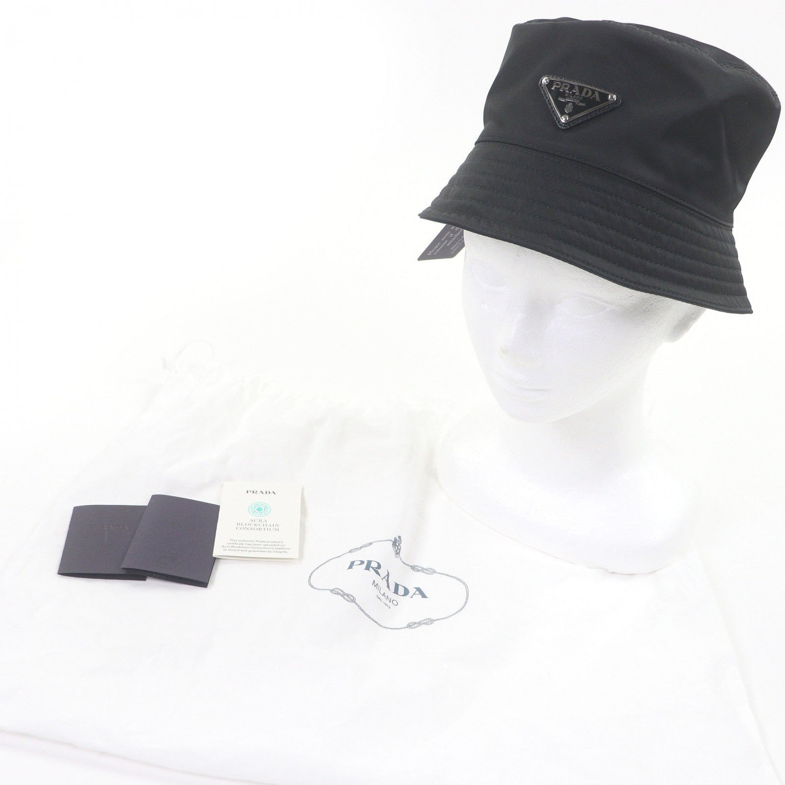プラダ Re-Nylon トライアングルロゴ バケットハット