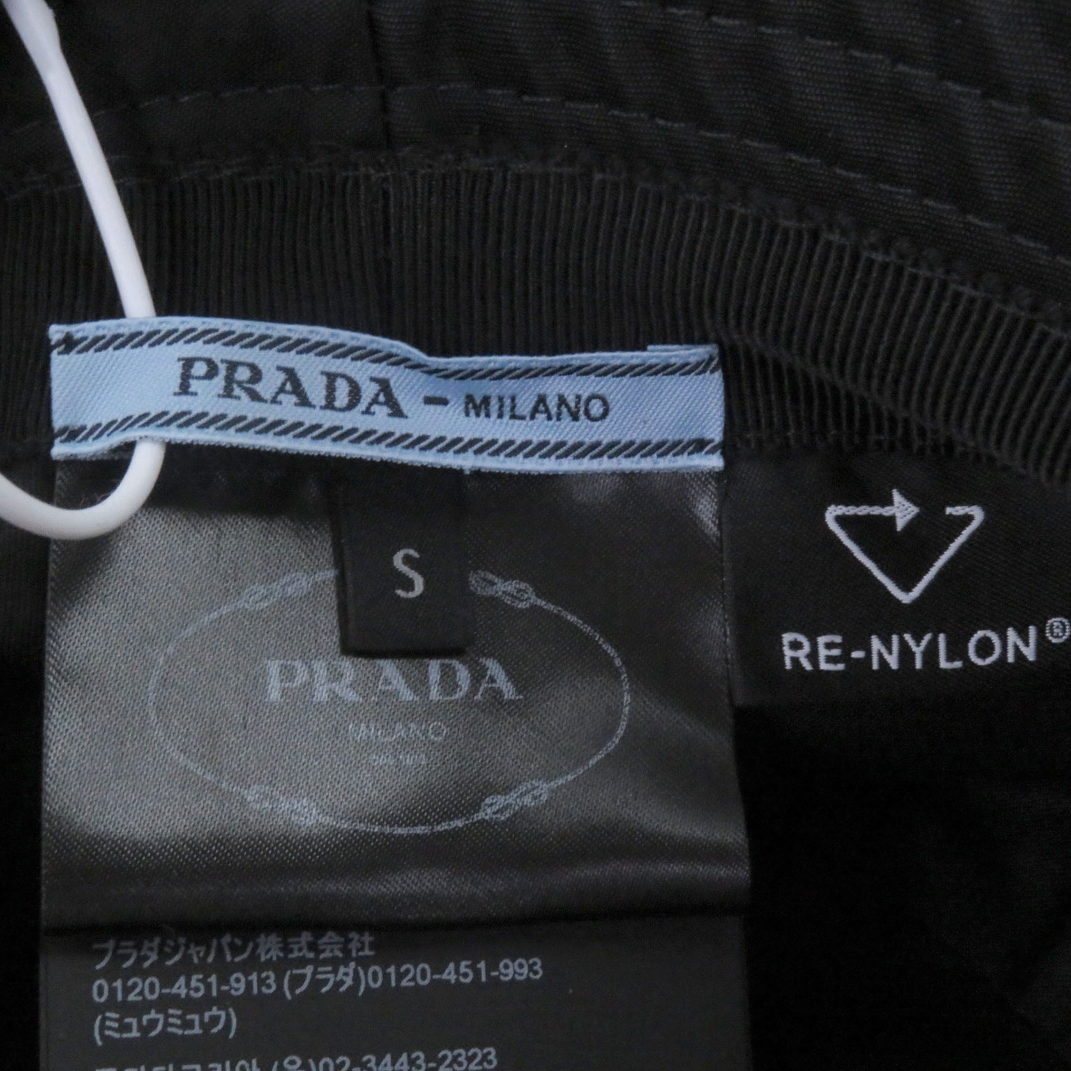 プラダ Re-Nylon トライアングルロゴ バケットハット