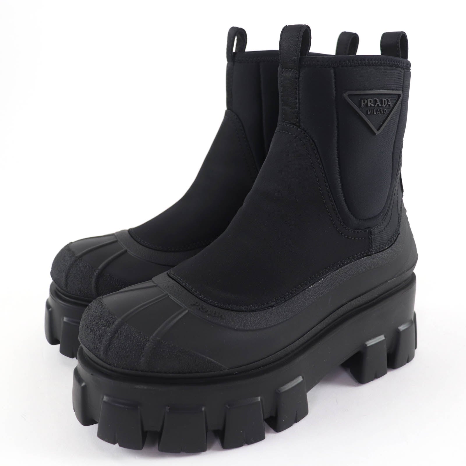 プラダ モノリス Re-Nylon トライアングルロゴ ガブリーヌブーツ