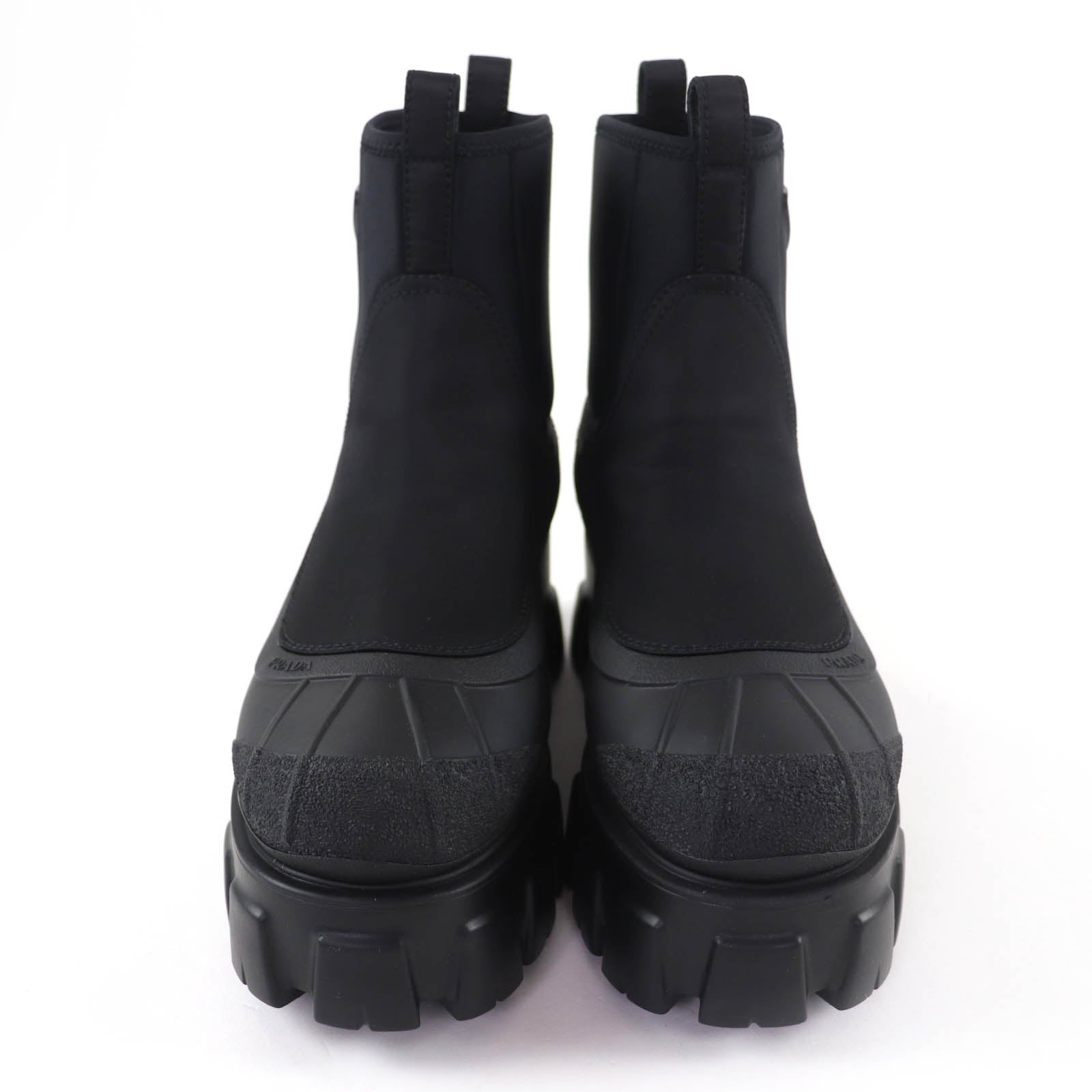 プラダ モノリス Re-Nylon トライアングルロゴ ガブリーヌブーツ