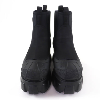 プラダ モノリス Re-Nylon トライアングルロゴ ガブリーヌブーツ