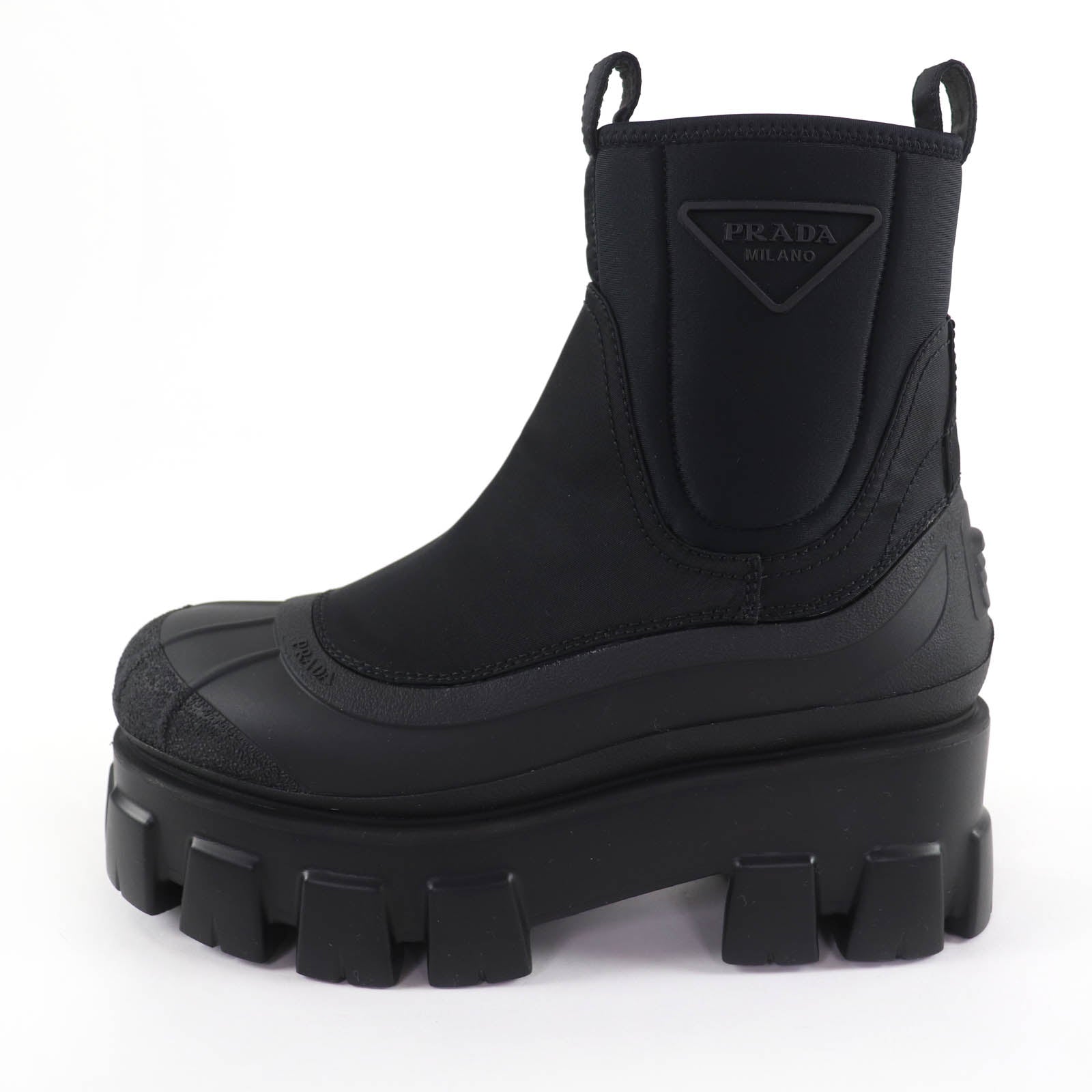 プラダ モノリス Re-Nylon トライアングルロゴ ガブリーヌブーツ