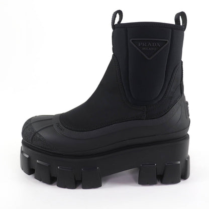 プラダ モノリス Re-Nylon トライアングルロゴ ガブリーヌブーツ