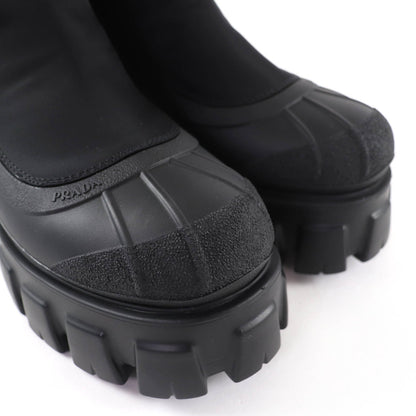 プラダ モノリス Re-Nylon トライアングルロゴ ガブリーヌブーツ