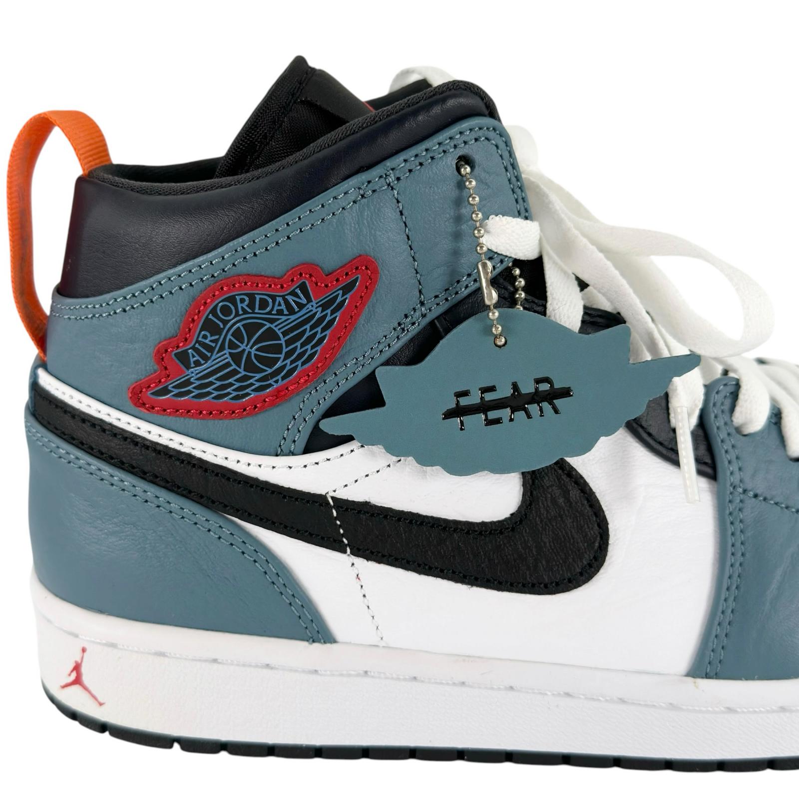 ナイキエアジョーダンMID SE FEARLESSスニーカー
