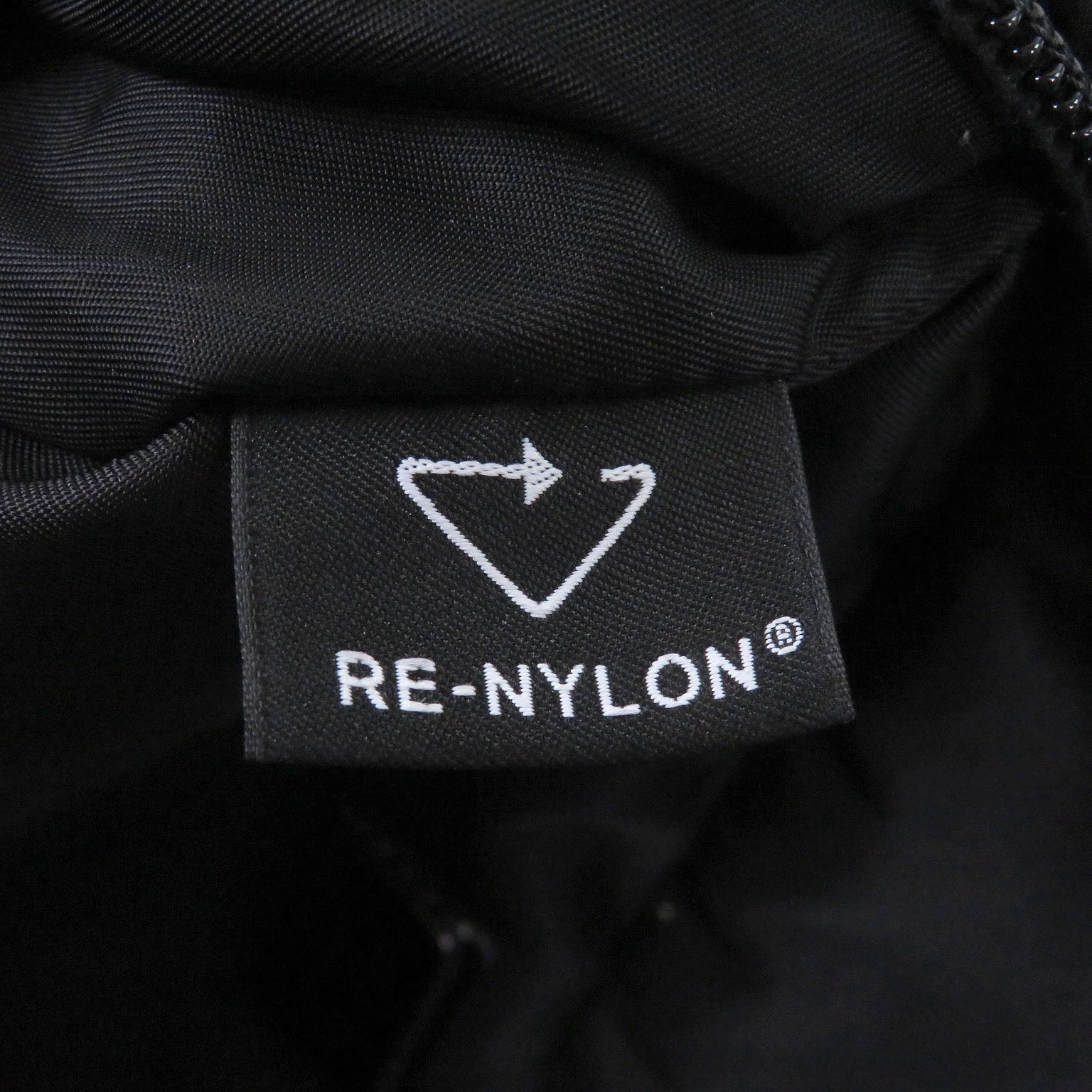 プラダ Re-Nylon ショルダーバッグ