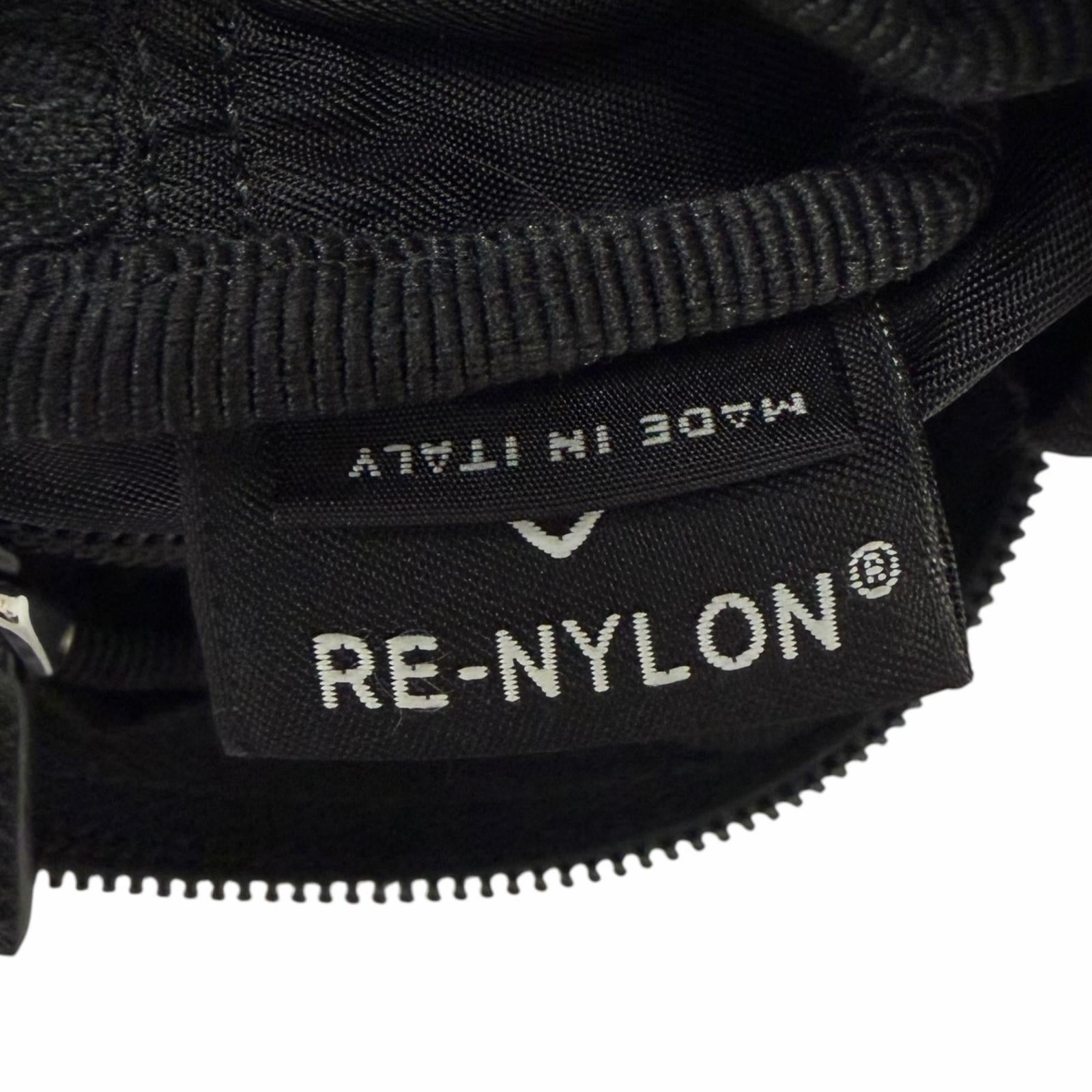プラダ Re-Nylon ポーチ
