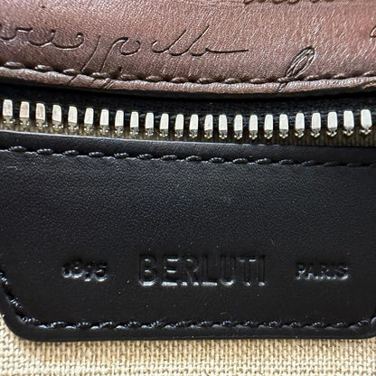 ベルルッティ Un Jour Gulliver Calligraphy レザーショルダーバッグ