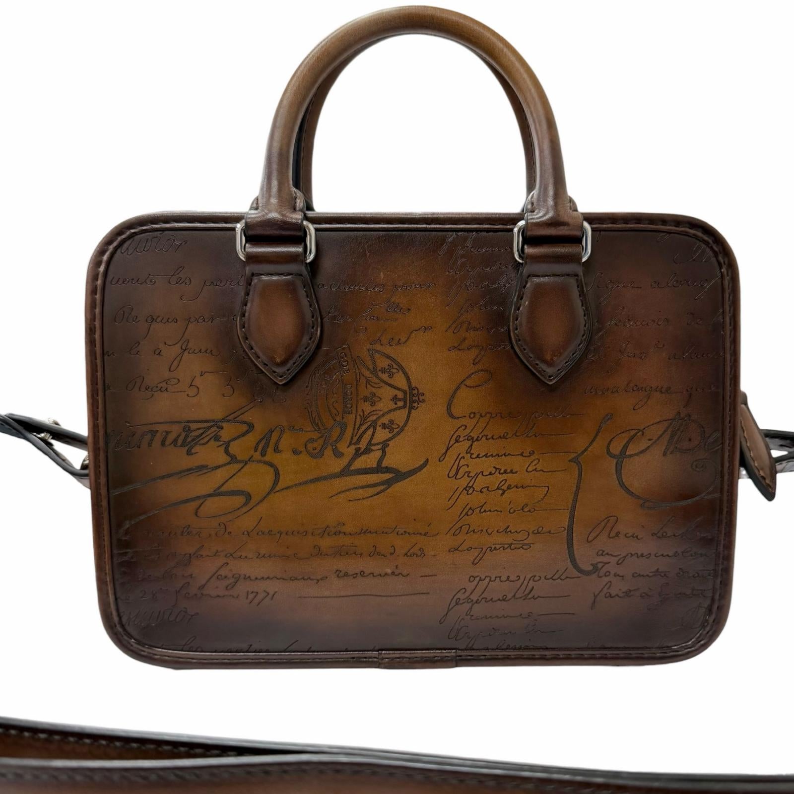 ベルルッティ Un Jour Gulliver Calligraphy レザーショルダーバッグ