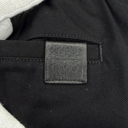 ロエベ アナグラム レザーパッチ クロップドパンツ
