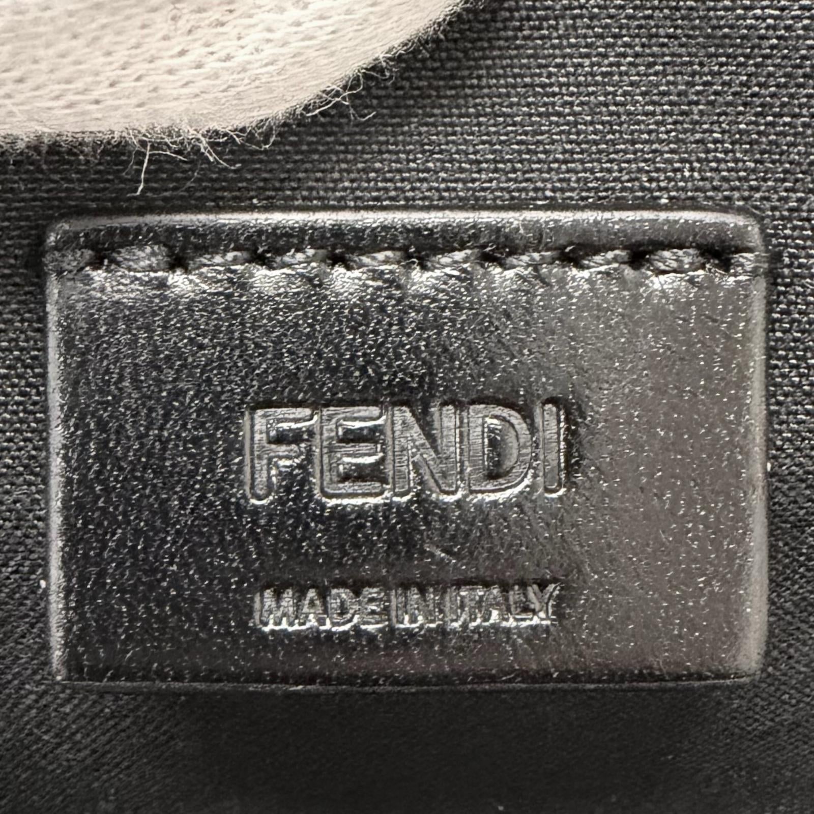 フェンディ FFメタル フルグレインカーフ ショルダーバッグ
