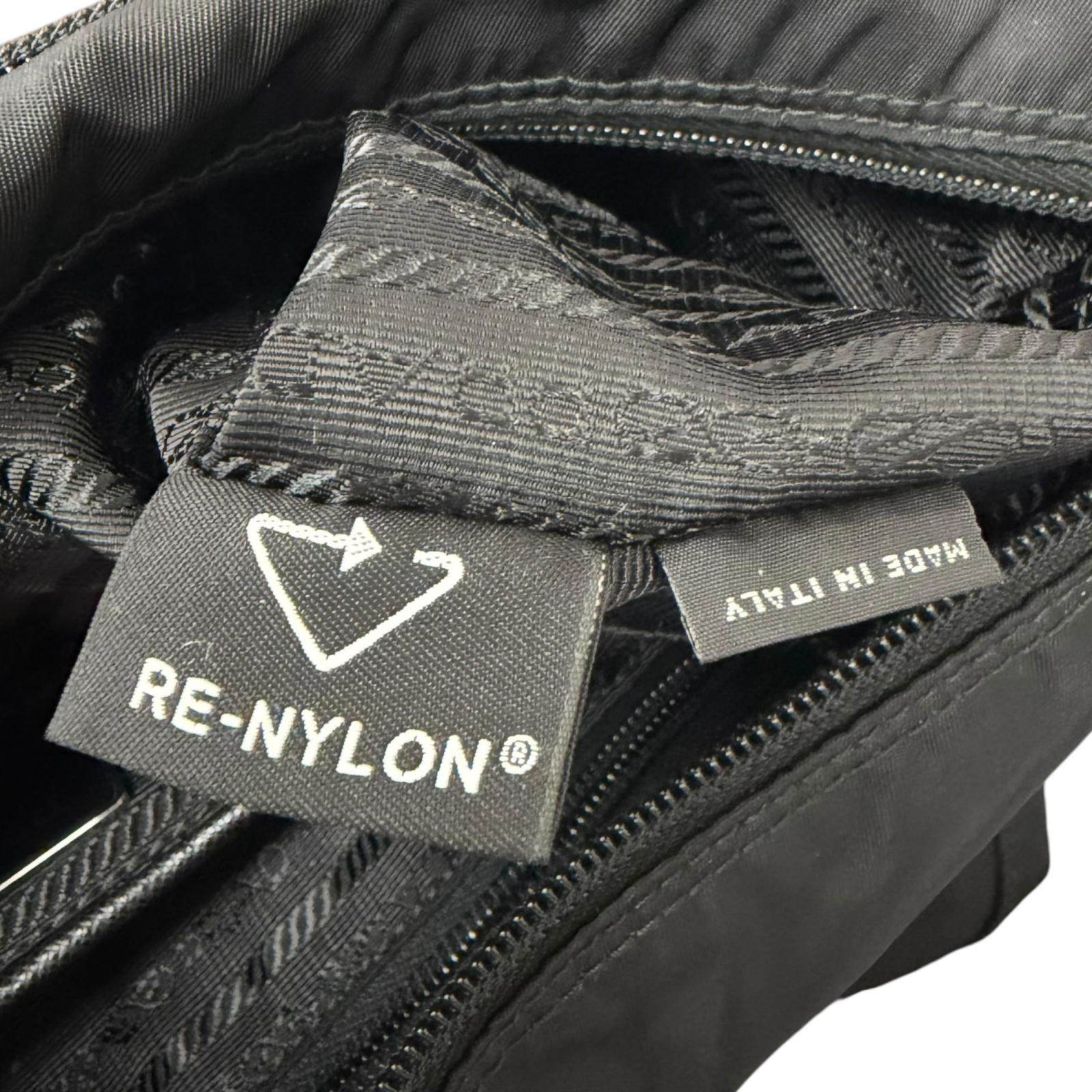 プラダ Re-Nylonショルダーバッグ