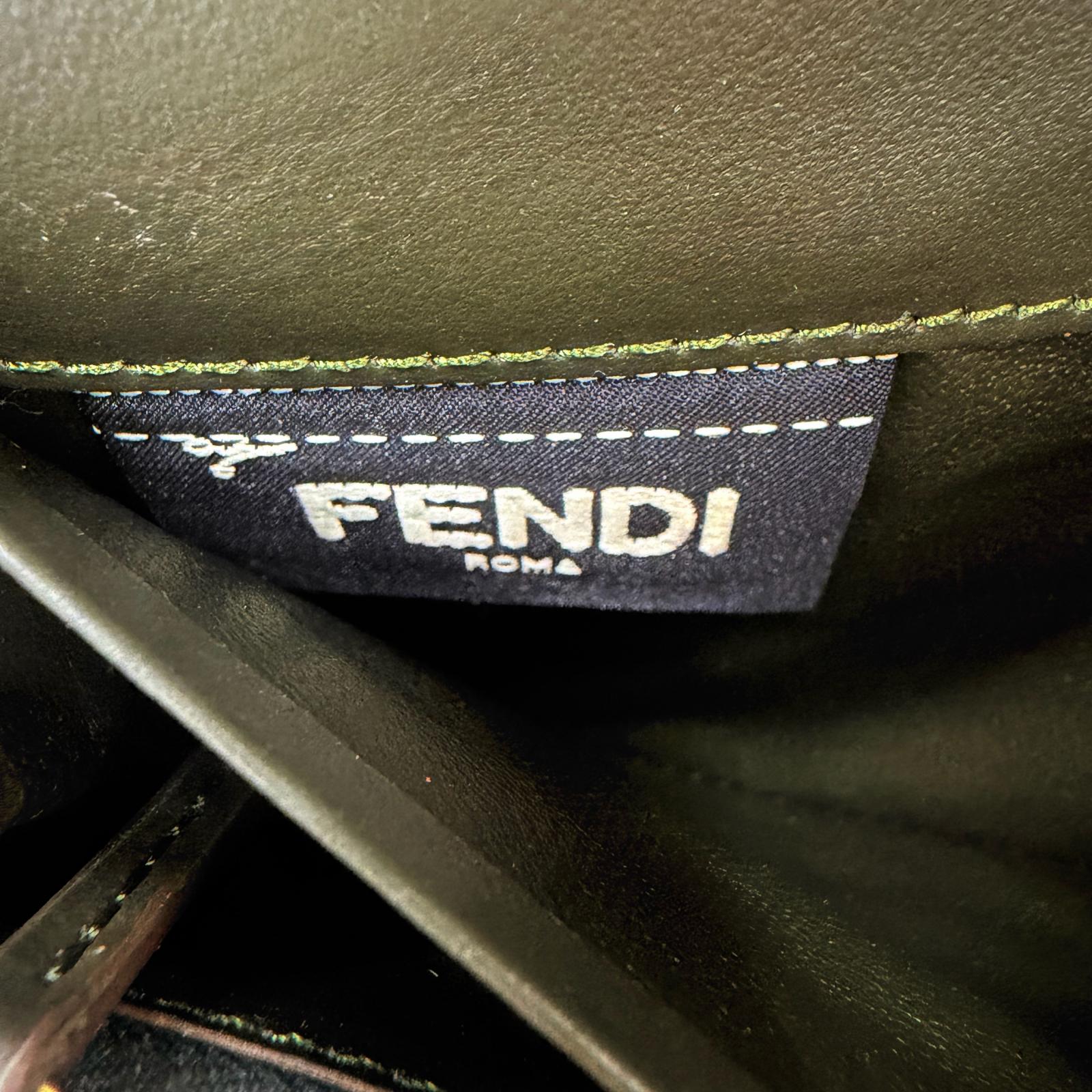 フェンディ ピーカブー レザー 長財布
