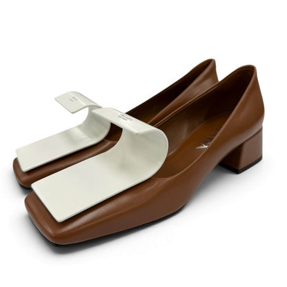 プラダ ブラッシュドレザー パンプス