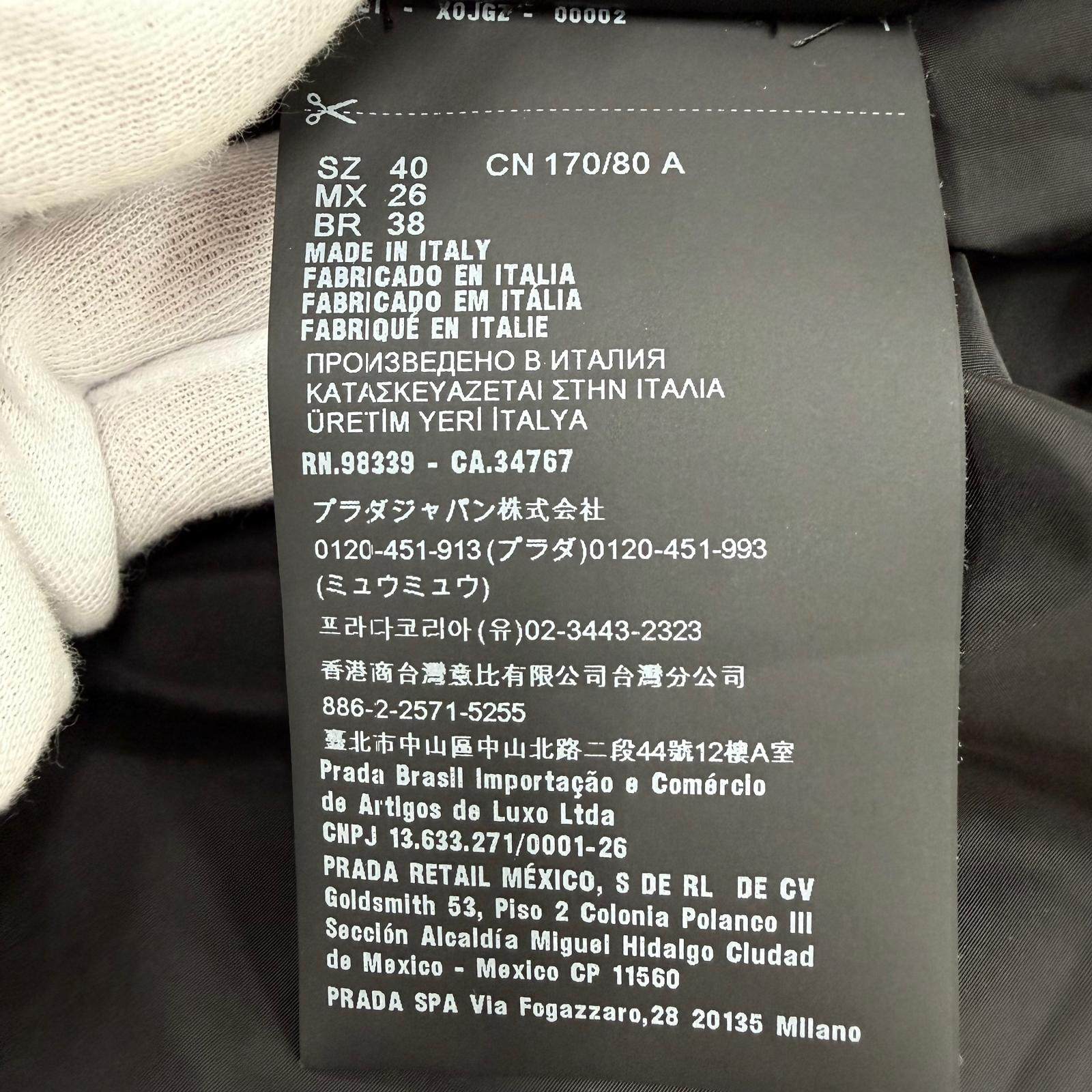 プラダ リサイクルナイロン トレンチコート