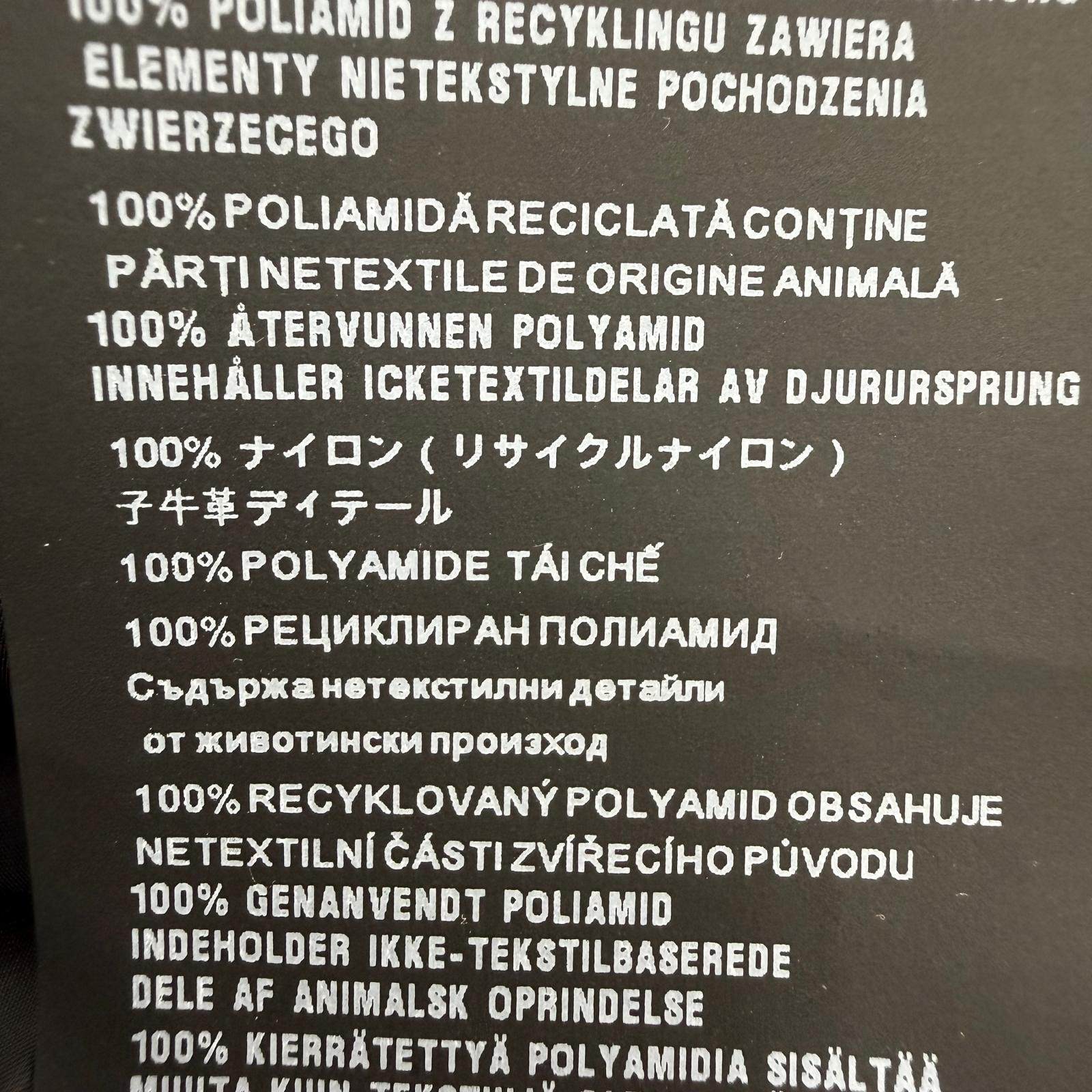 プラダ リサイクルナイロン トレンチコート
