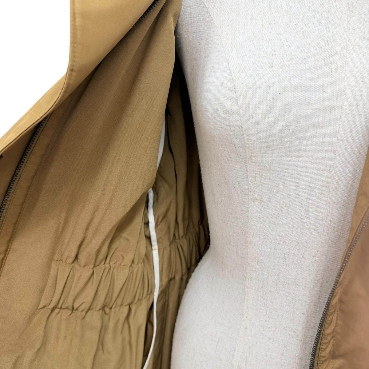 フェンディ レザートリムフードジャケット