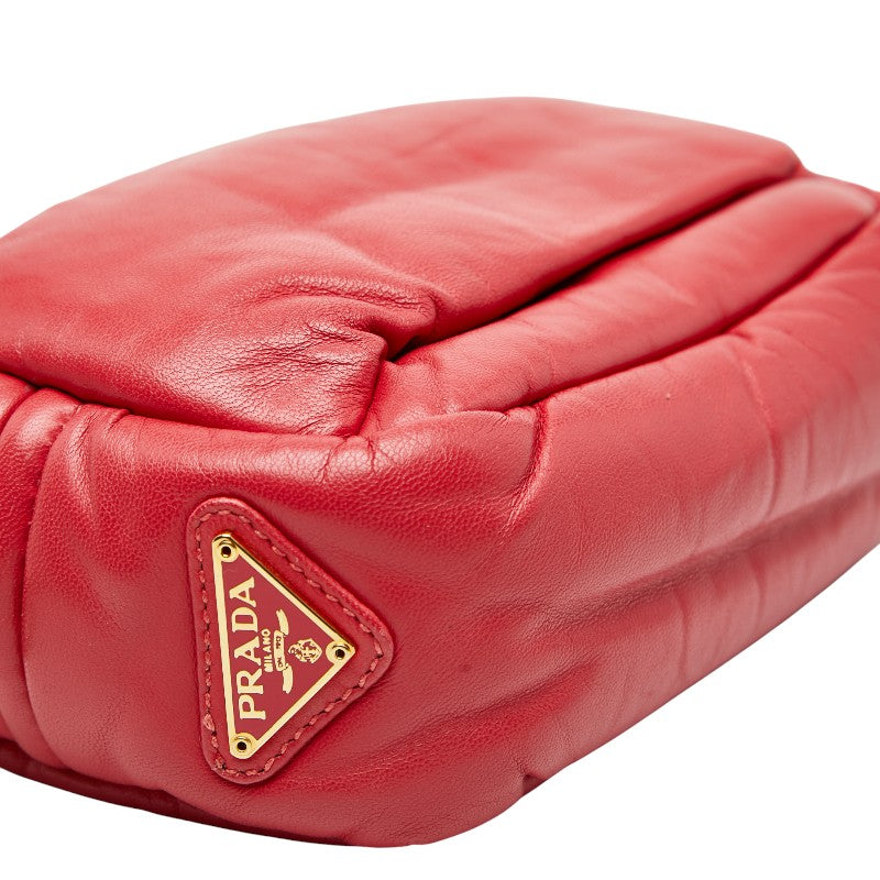 プラダ 三角ロゴプレート レザー ショルダーバッグ