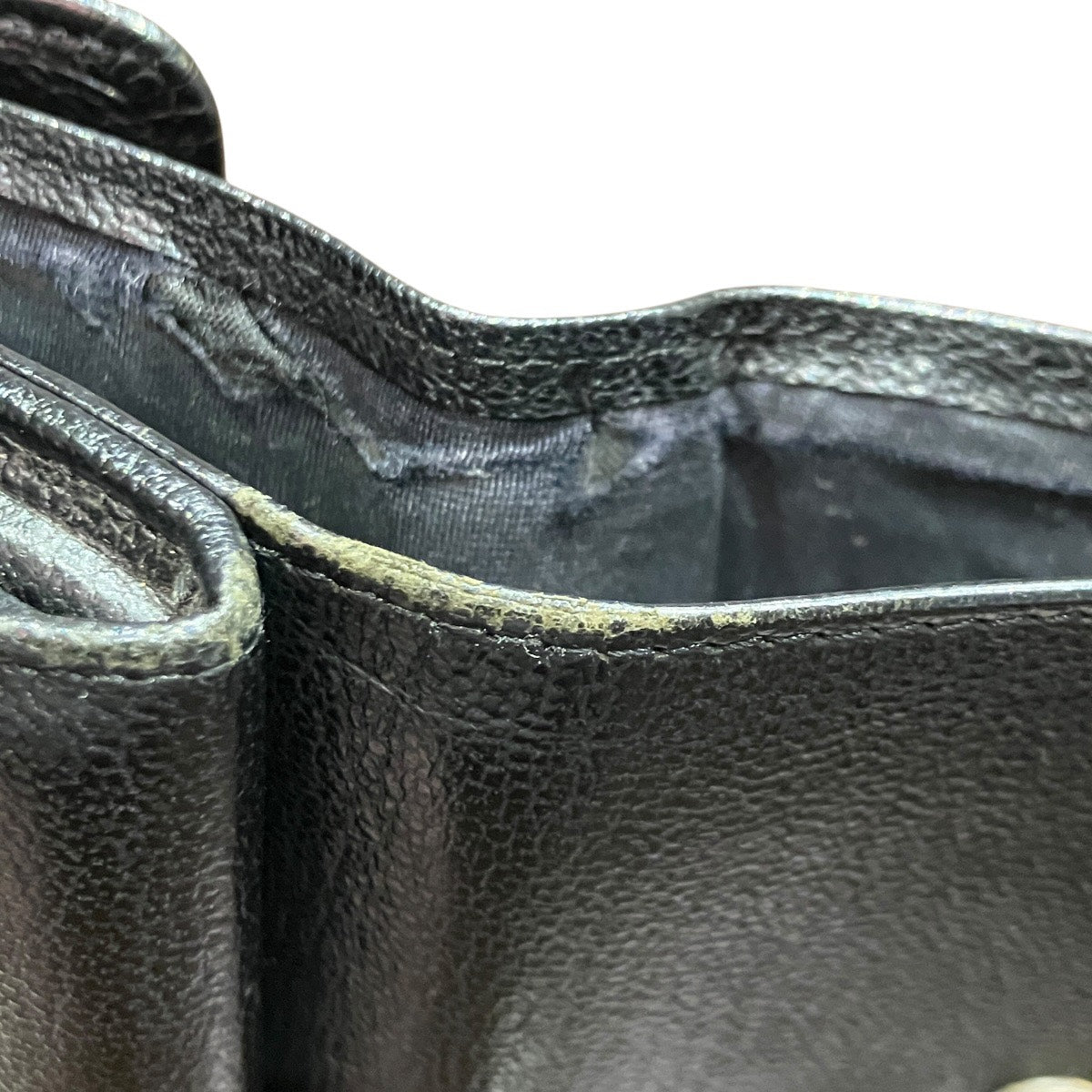 シャネル レザー三つ折り財布