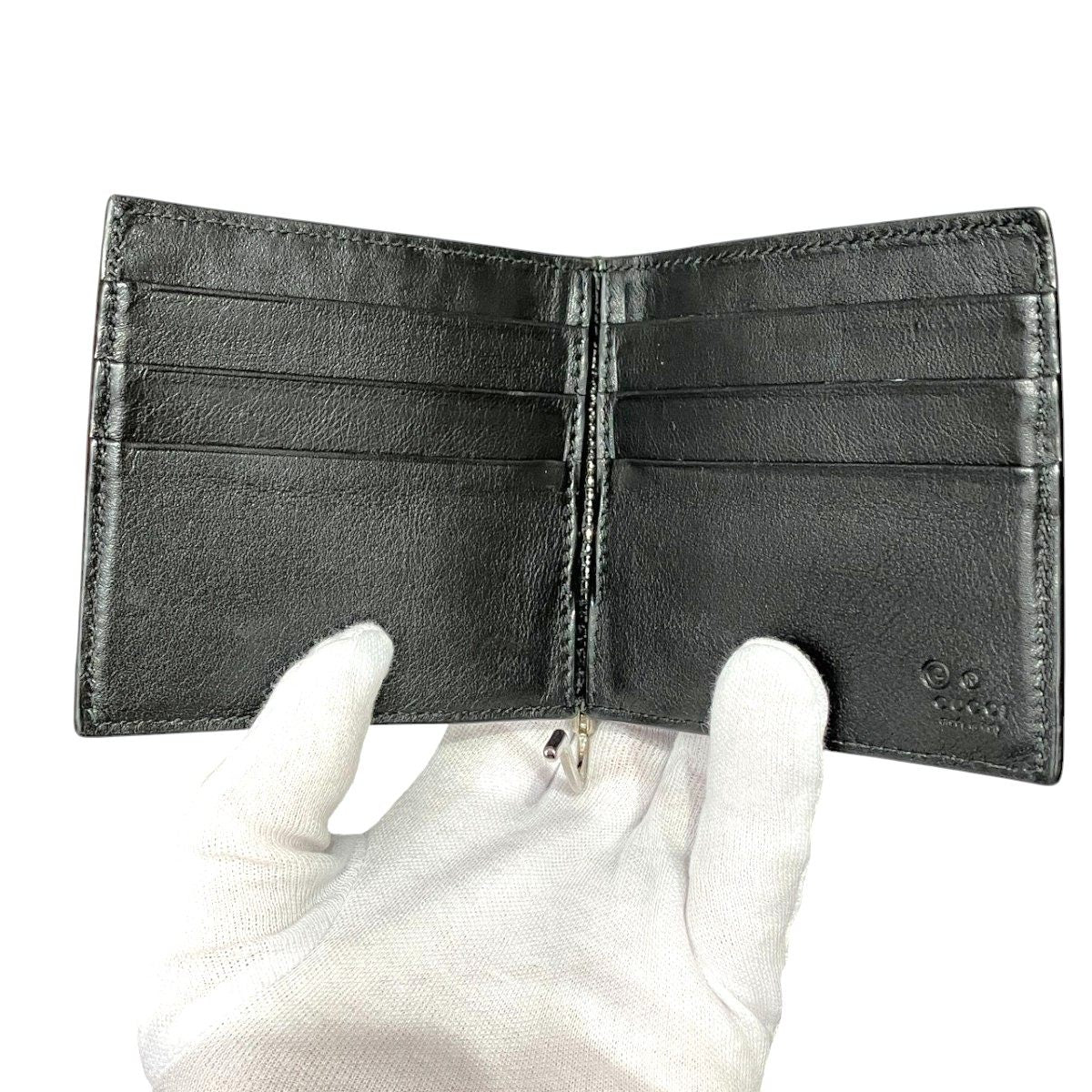 グッチ GGエンボス レザー二つ折り財布