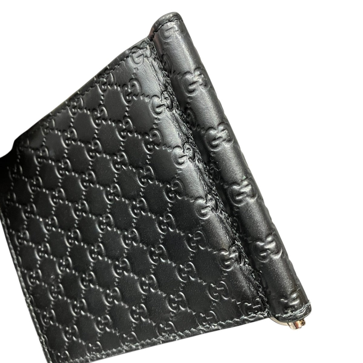 グッチ GGエンボス シマ レザー二つ折り財布