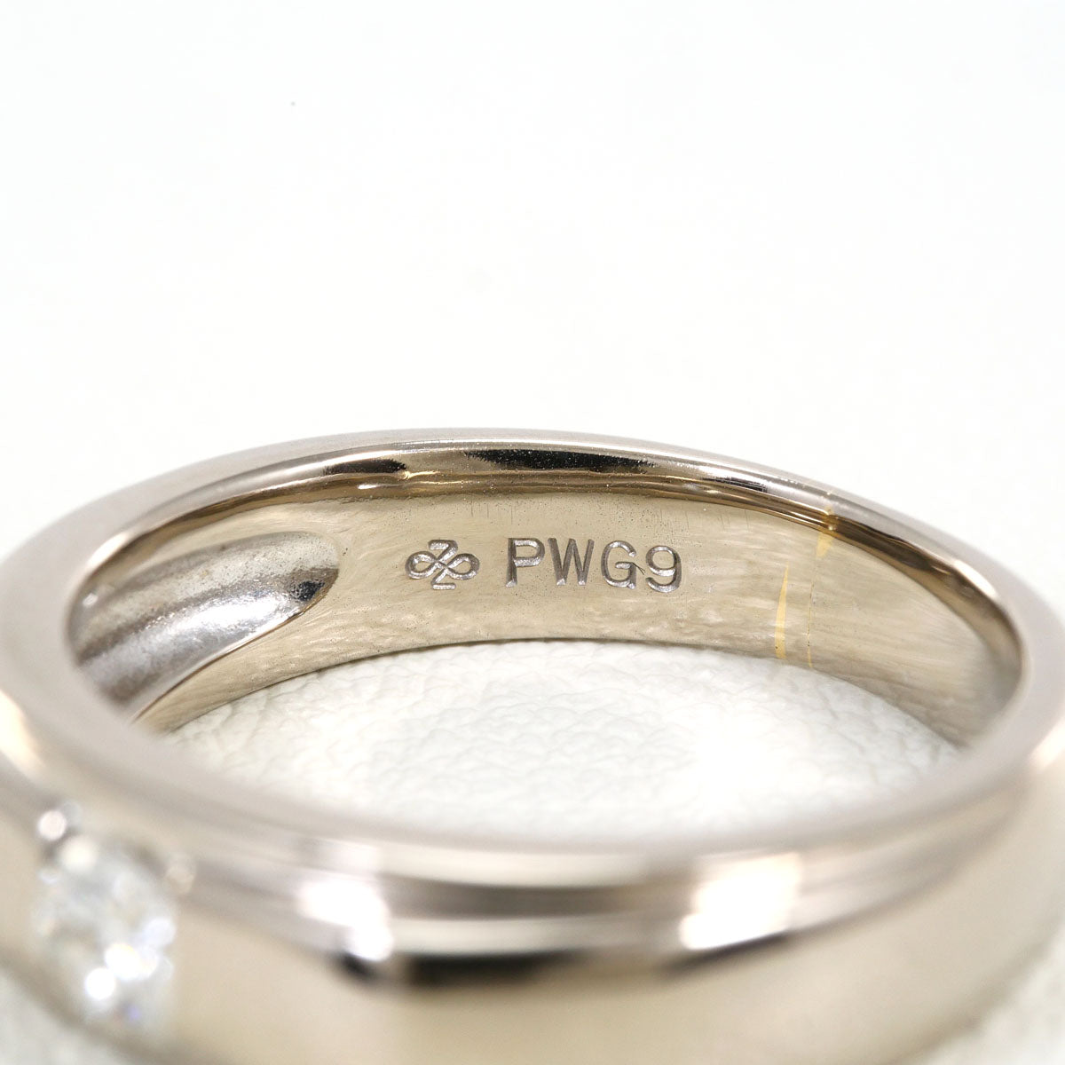 9K White Gold Diamond Ring