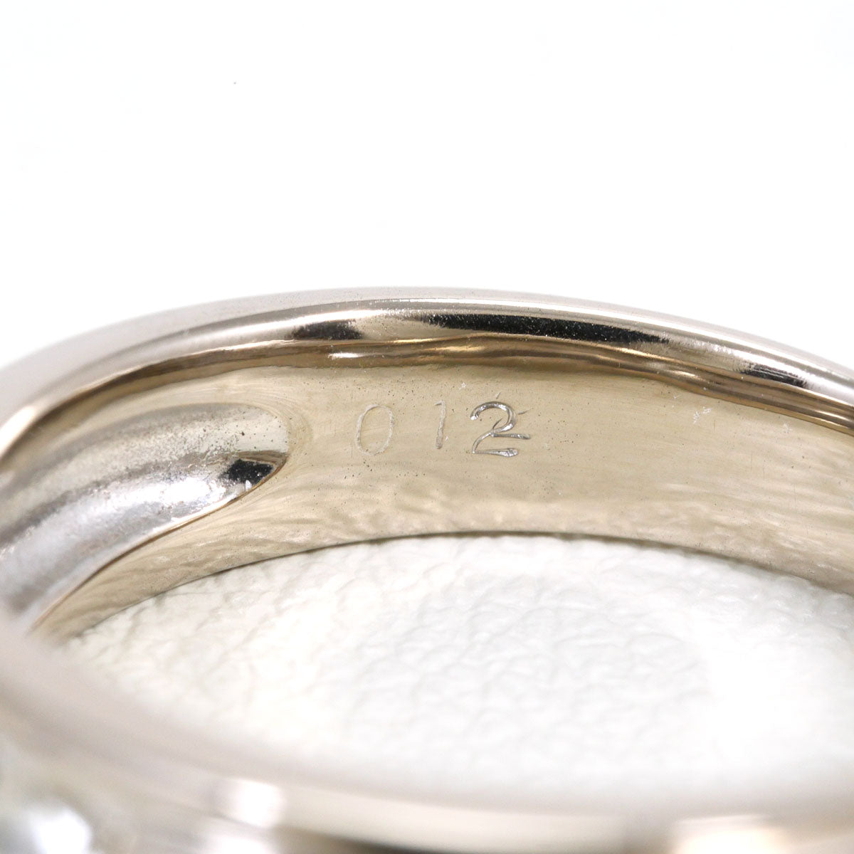 9K White Gold Diamond Ring