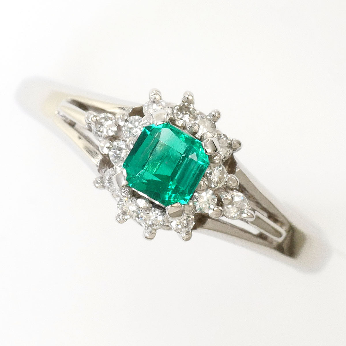 プラチナ エメラルド ダイヤモンド リング