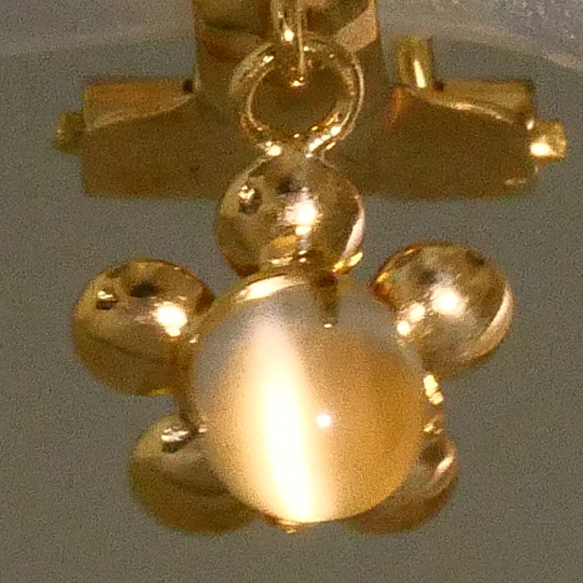 Au750 Yellow Gold Moonstone Earrings