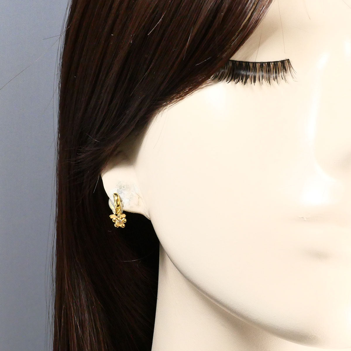 Au750 Yellow Gold Moonstone Earrings
