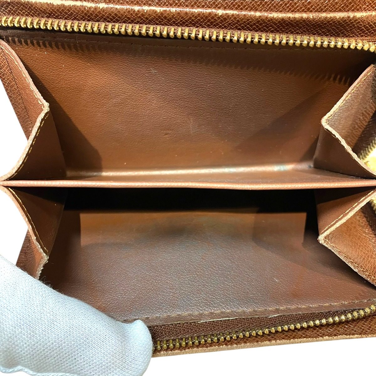 ルイヴィトン ポルトモネビエトレゾール モノグラム 二つ折り財布