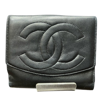 シャネル レザー二つ折り財布