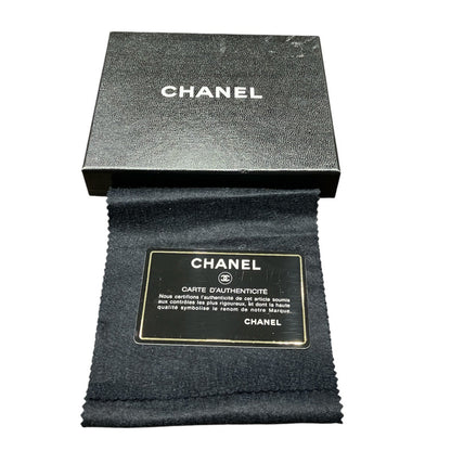 シャネル レザー二つ折り財布