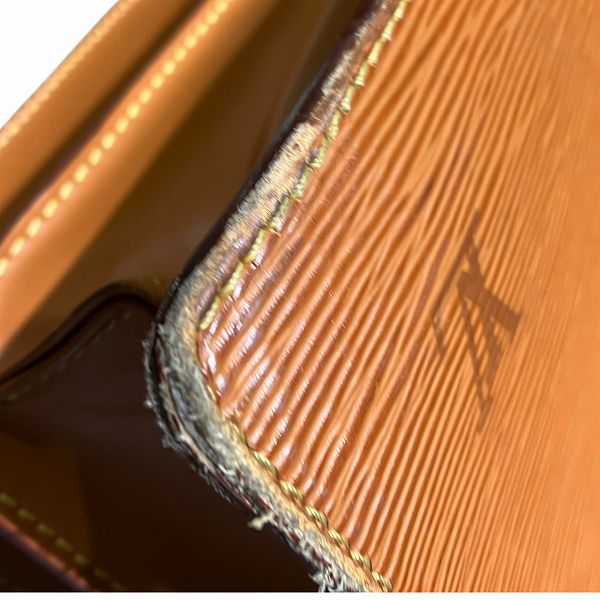 ルイ・ヴィトン セルヴィエット コンセイエ エピ ビジネス バッグ