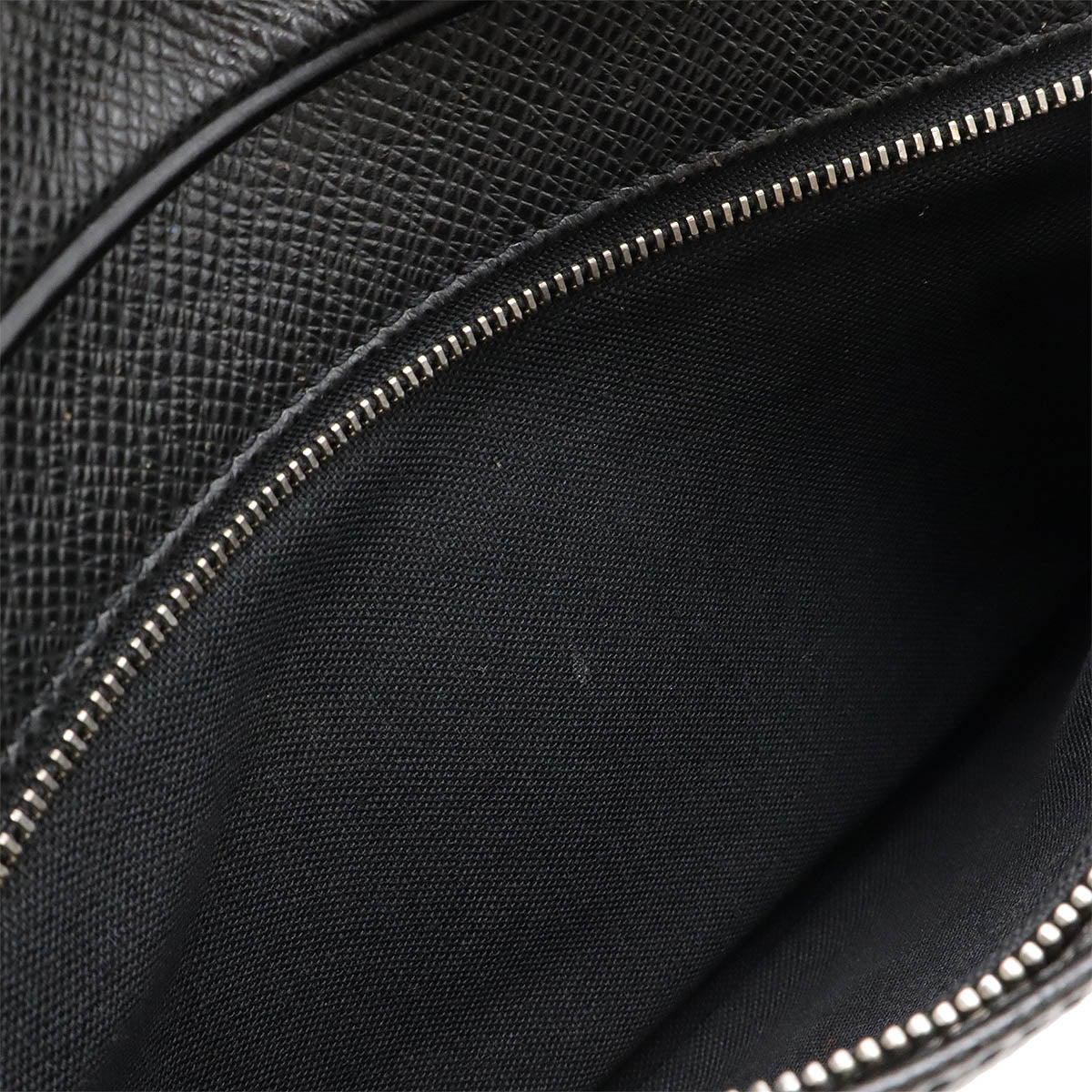 ルイヴィトン Taiga Clutch Bag