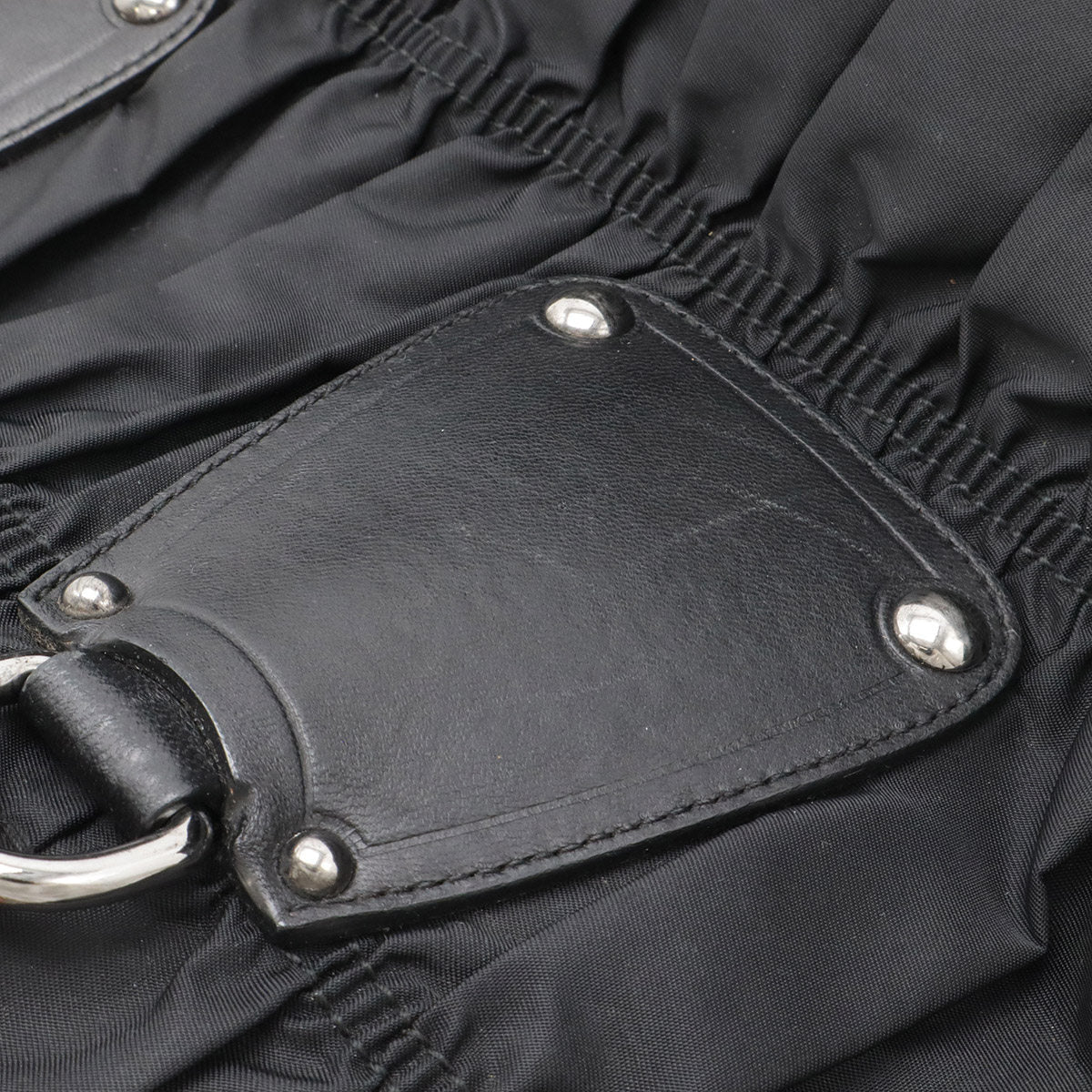 プラダ ギャザーナイロンレザートートバッグ
