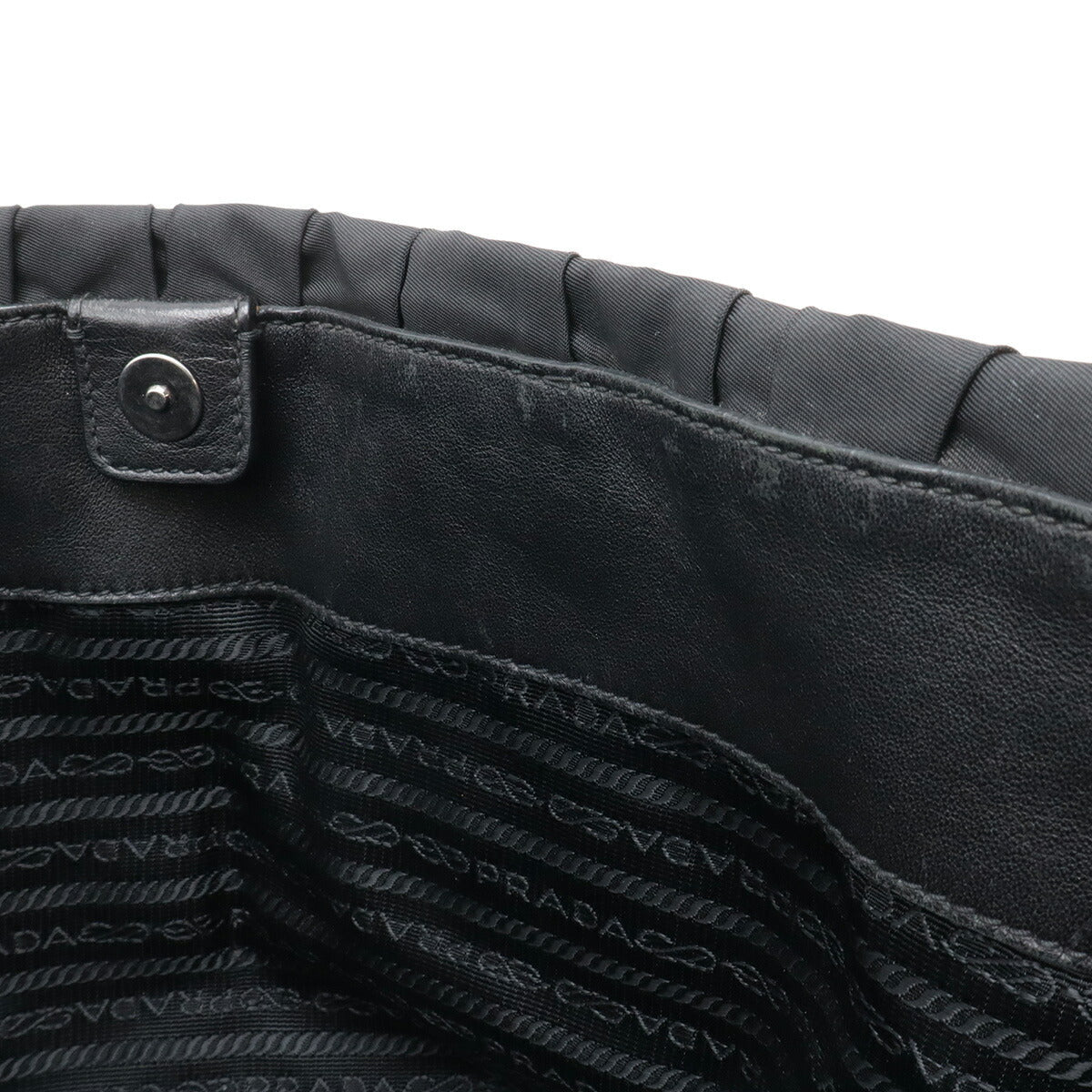 プラダ ギャザーナイロンレザートートバッグ