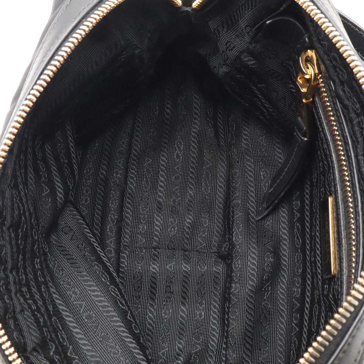プラダ Re-Nylon ショルダーバッグ