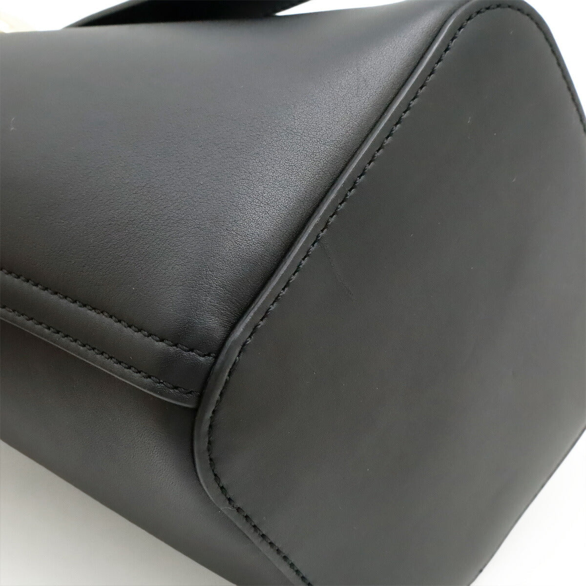 ロエベ Pebble スムースカーフ ショルダーバッグ