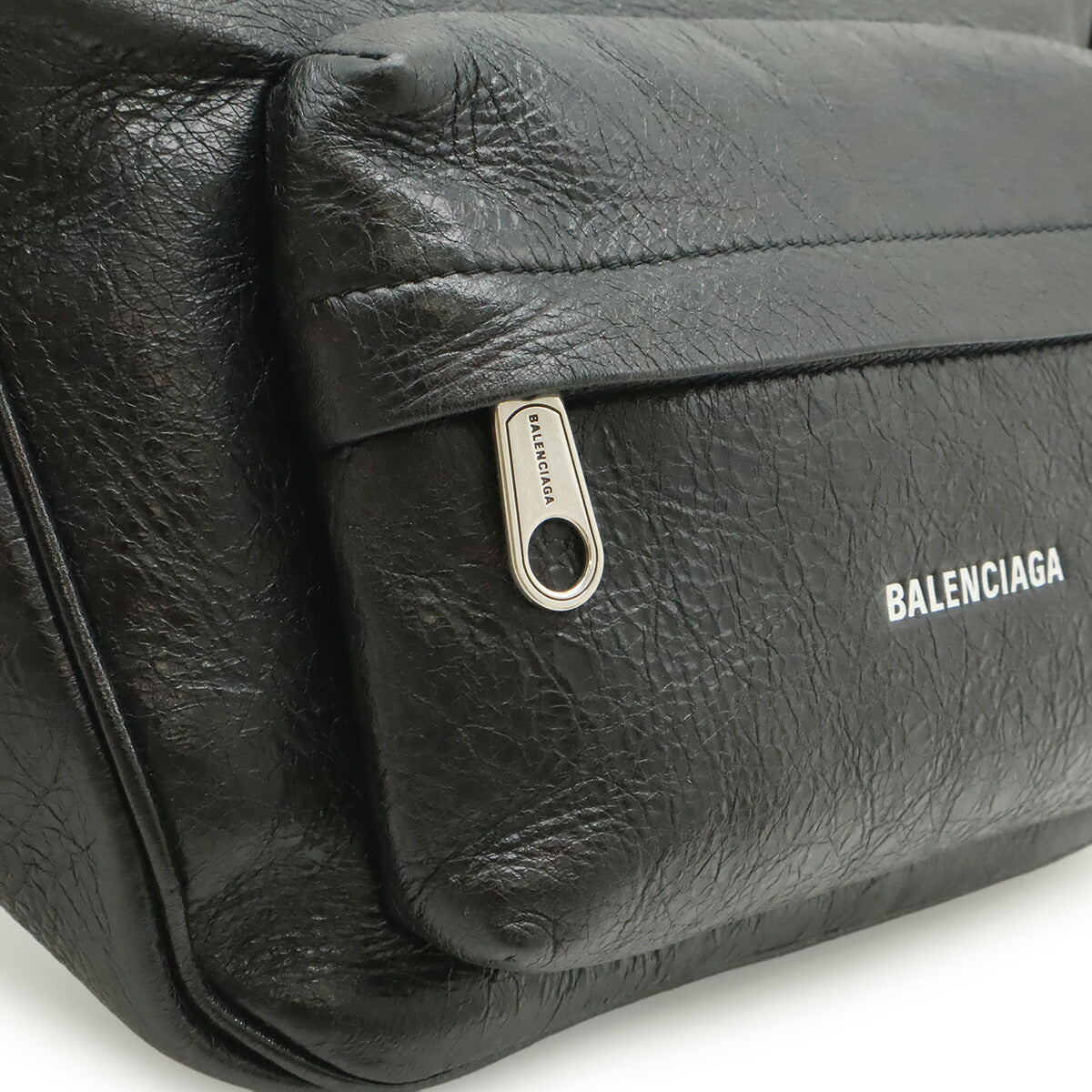 バレンシアガ RAVER MEDIUM レザーショルダーバッグ