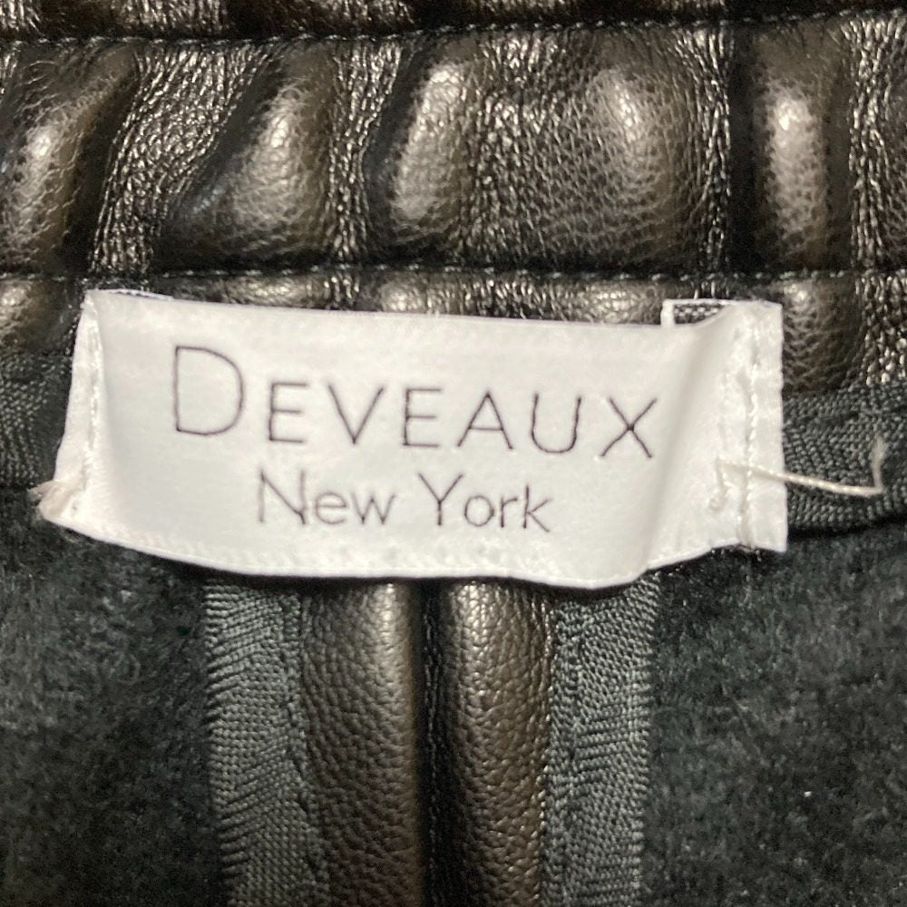 デヴォーニューヨーク エコレザーショートパンツ
