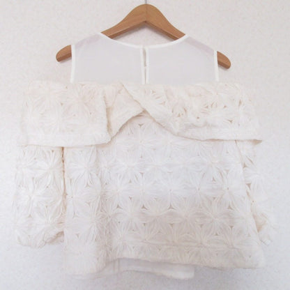NATURAL BEAUTY BASIC オフショルダー フラワー ブラウス