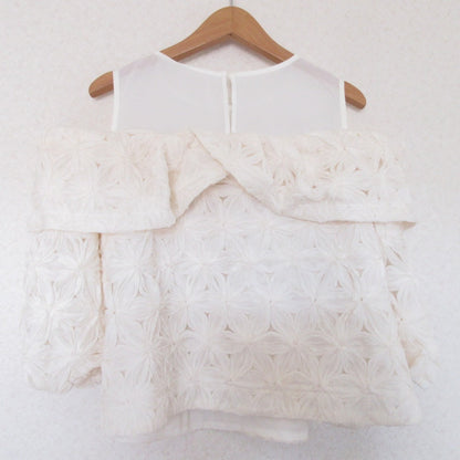 NATURAL BEAUTY BASIC オフショルダー フラワー ブラウス