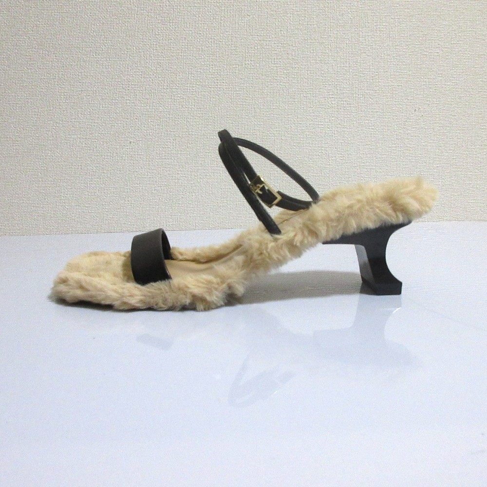 CHARLES & KEITH ナッパシープレザー サンダル