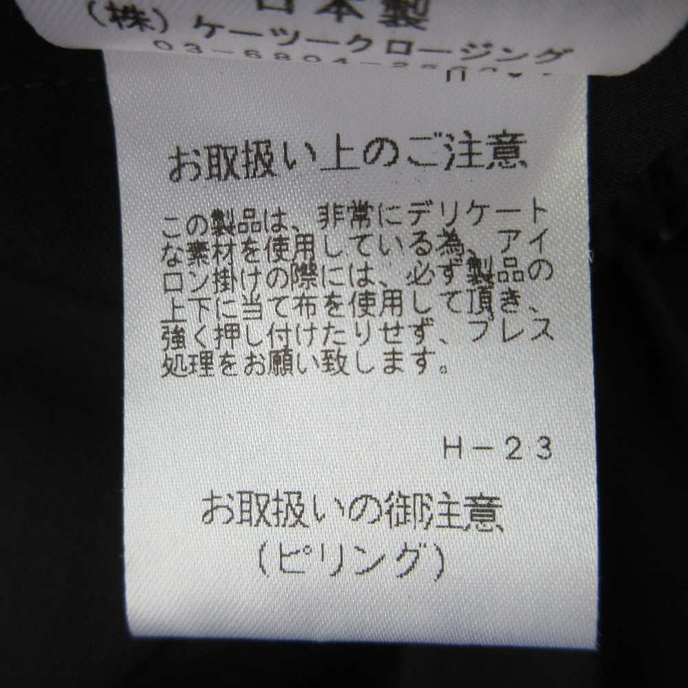 ヨリ サテンバックリボンプルオーバーブラウス