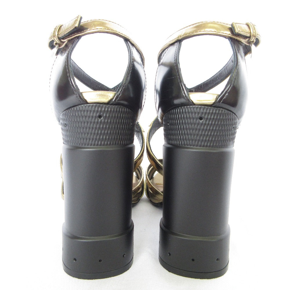 プラダ クロス ストラップ レザー サンダル