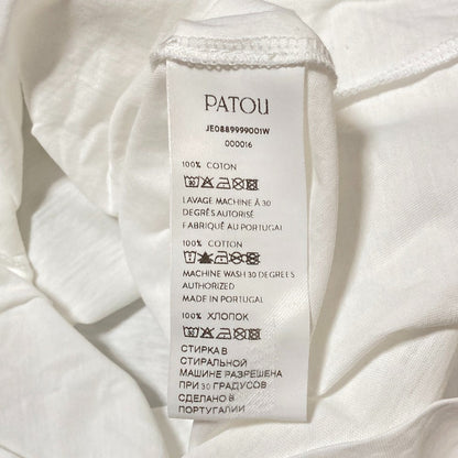 パトゥ オーガニックコットンフローラルカーブロゴTシャツ