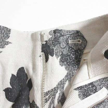 キャバン フラワープリントフレアパンツ