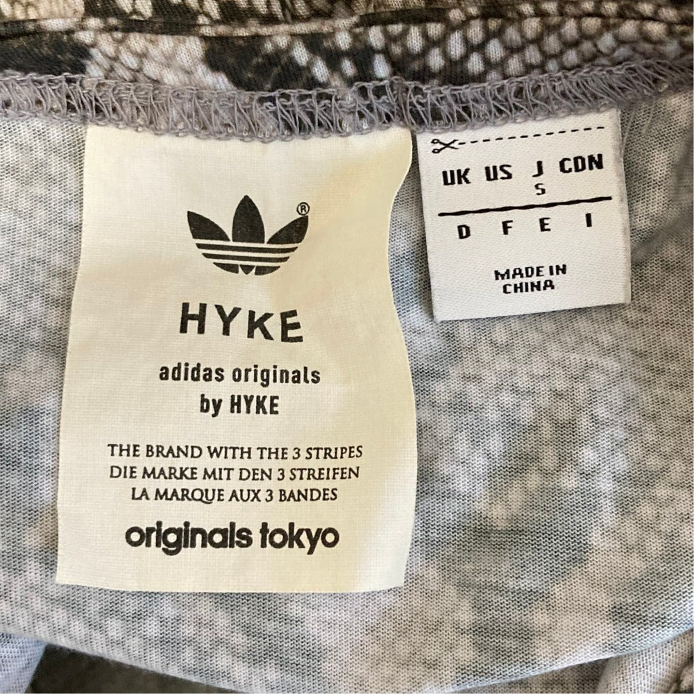 アディダスHYKE ロゴパイソンプリントカットソー