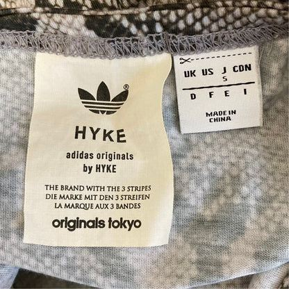 アディダスHYKE ロゴパイソンプリントカットソー